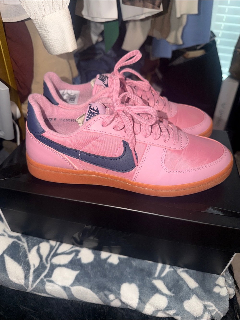 Nike Field Pink Low-Top Sneakers with Navy Swoosh